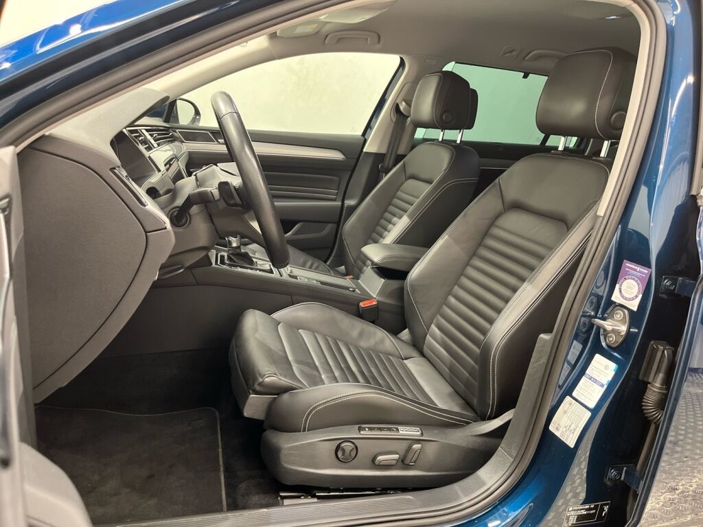 Volkswagen Passat 2021 Sininen