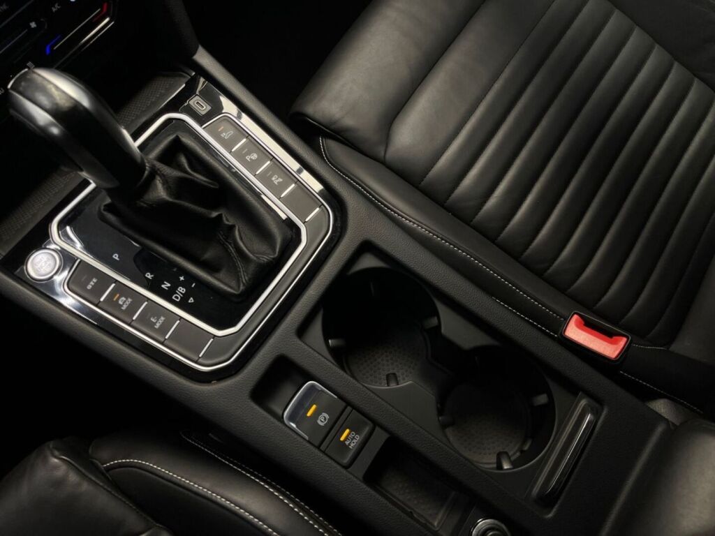 Volkswagen Passat 2021 Sininen