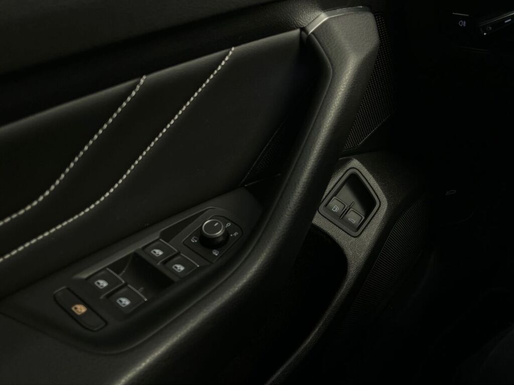 Volkswagen Passat 2021 Sininen