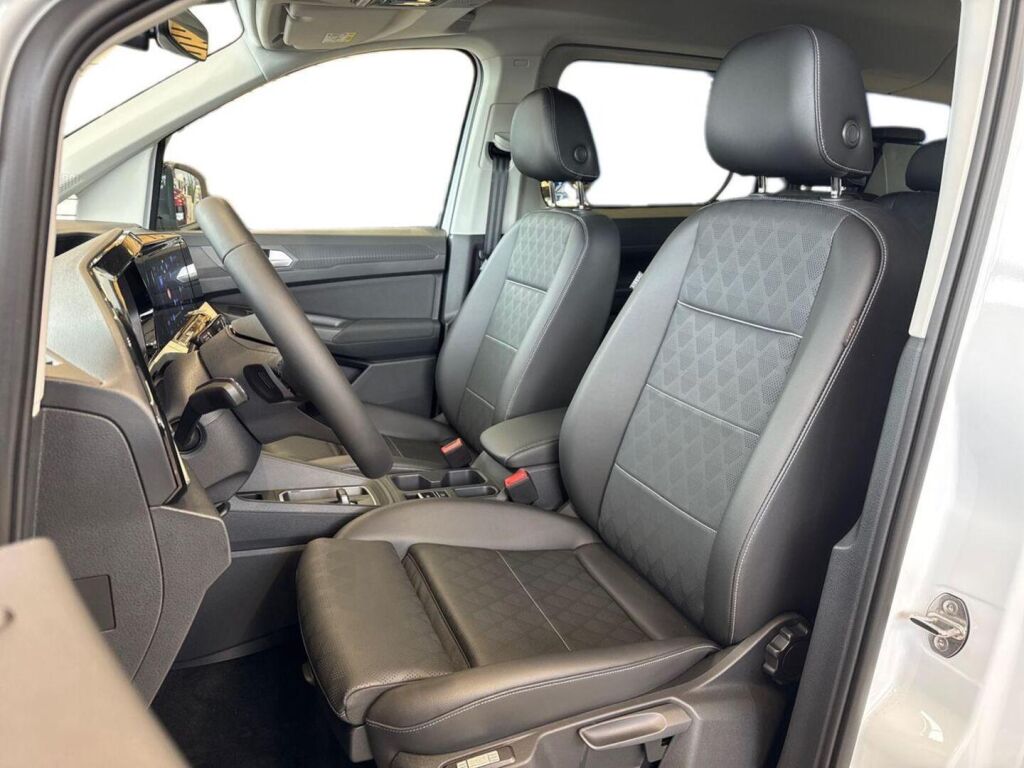 Ford Grand Tourneo Connect 2026 Frozen White