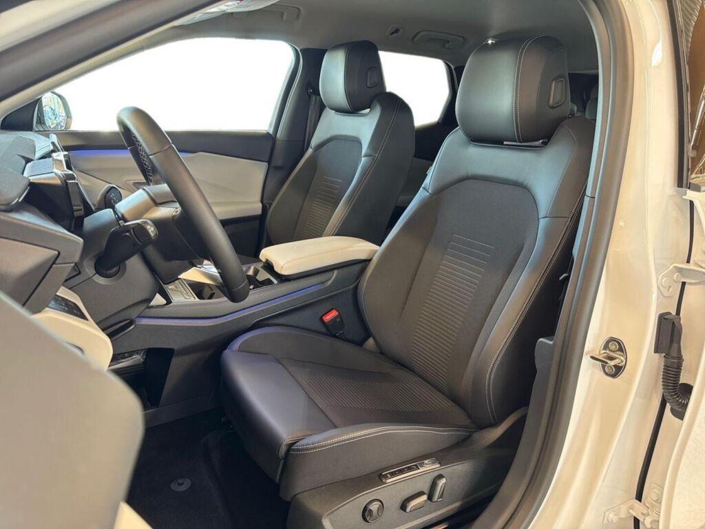 Ford Explorer 2025 Frozen White