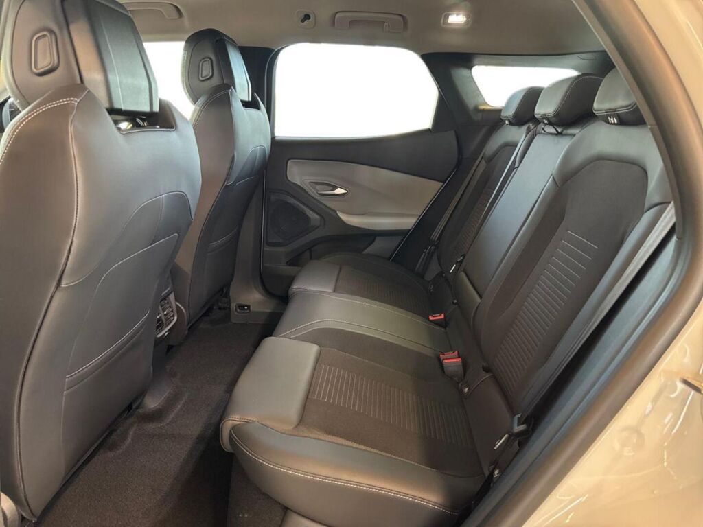 Ford Explorer 2025 Frozen White