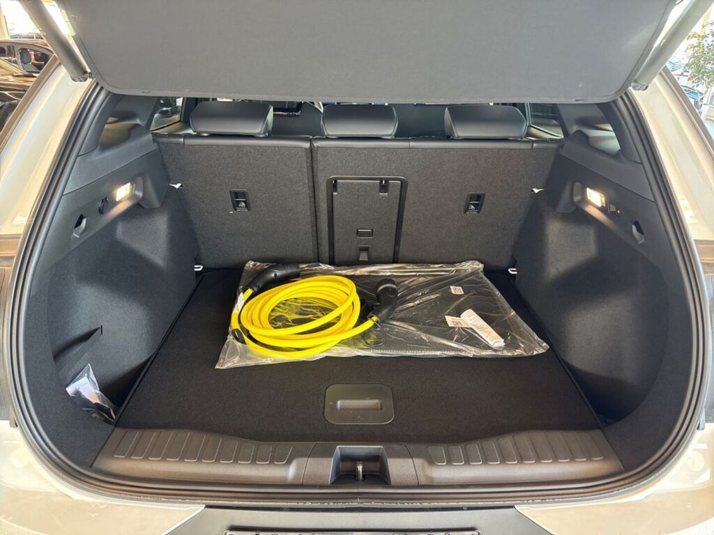 Ford Explorer 2025 Frozen White