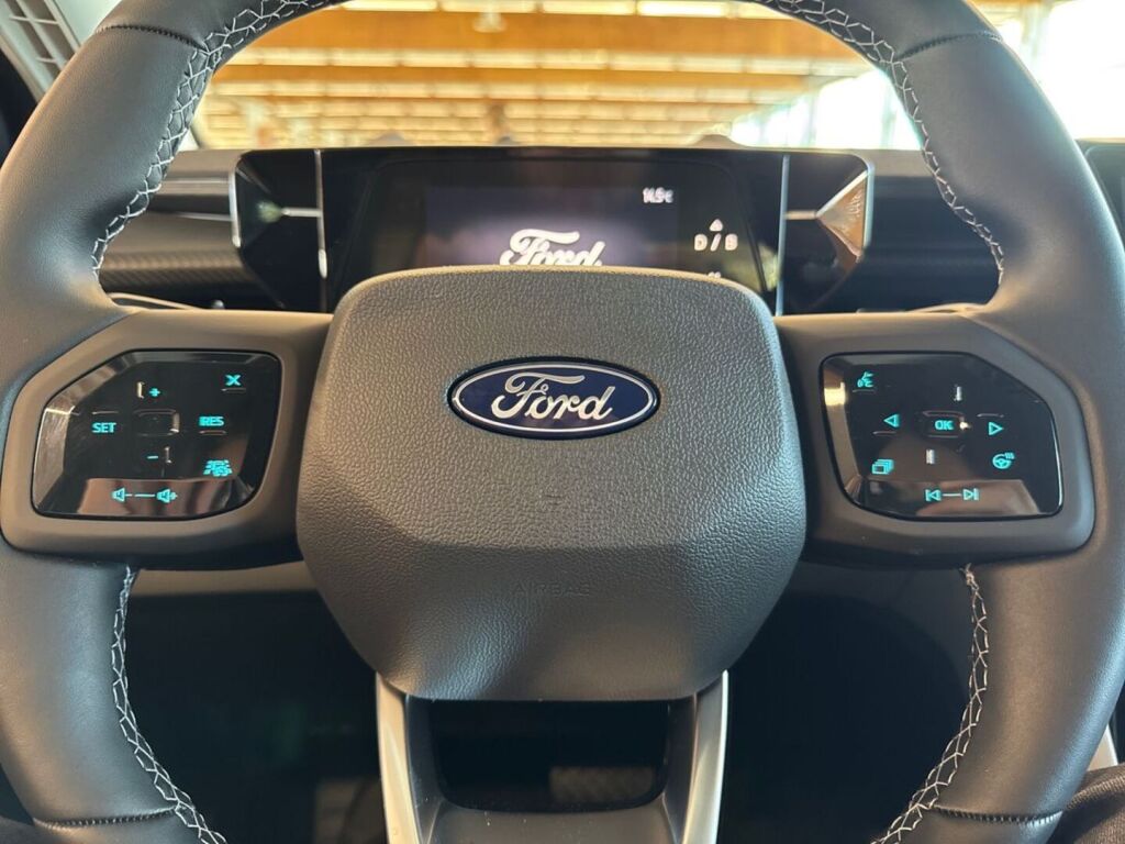 Ford Explorer 2025 Frozen White