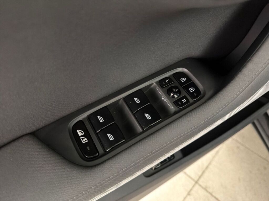 Polestar 2 2024 Musta