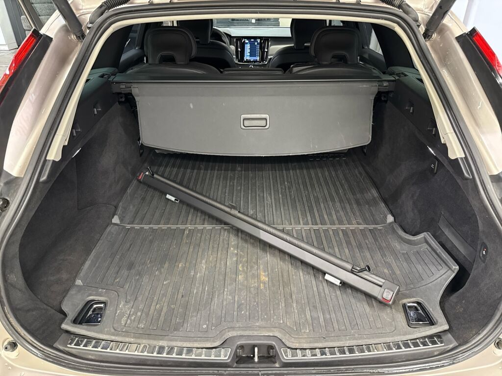 Volvo V90 2023 Harmaa