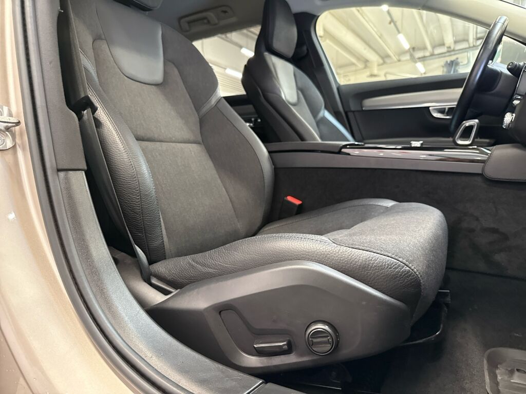 Volvo V90 2023 Harmaa