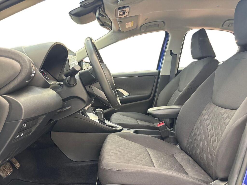 Toyota Yaris 2025 Sininen
