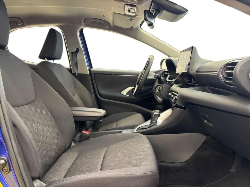 Toyota Yaris 2025 Sininen