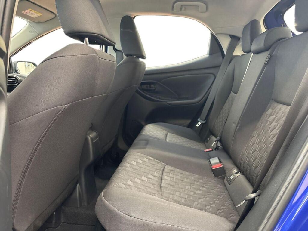 Toyota Yaris 2025 Sininen
