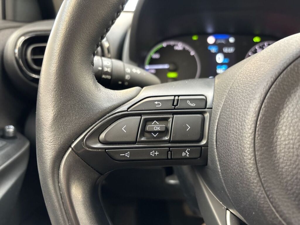 Toyota Yaris 2025 Sininen