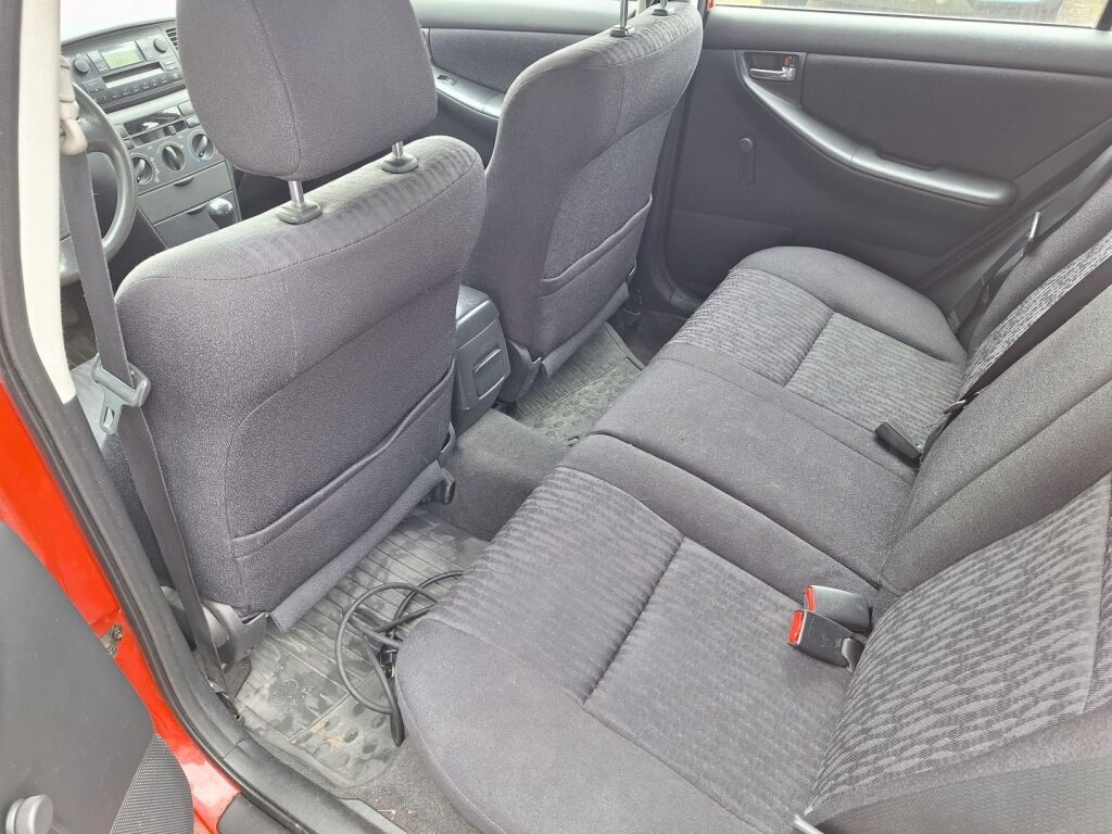 Toyota Corolla 2004 Punainen