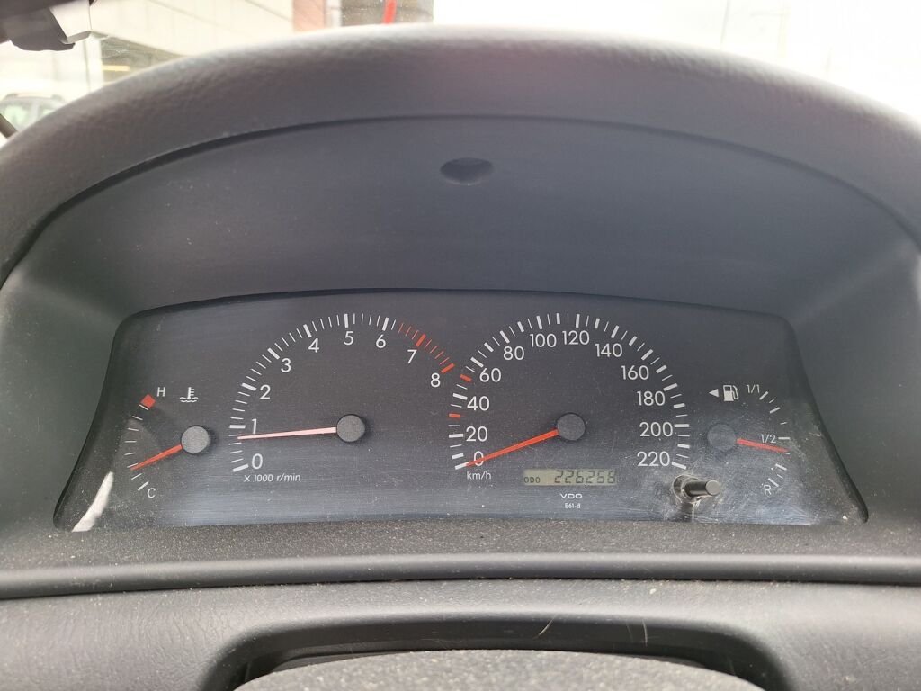 Toyota Corolla 2004 Punainen