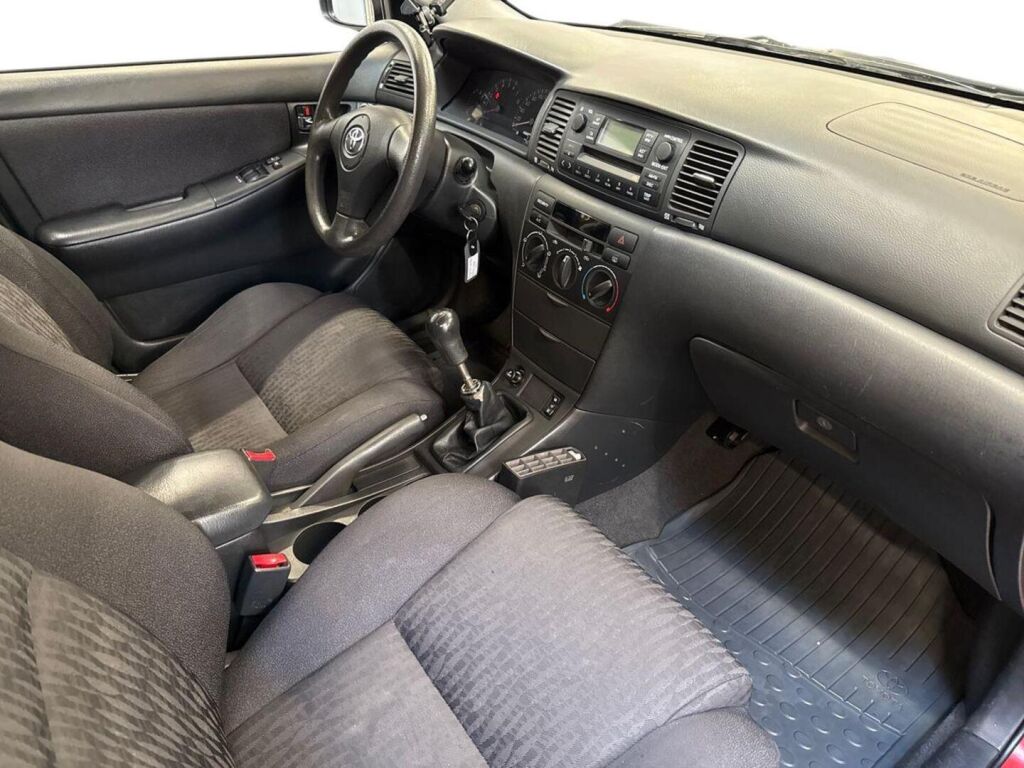 Toyota Corolla 2004 Punainen