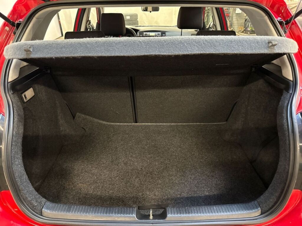 Toyota Corolla 2004 Punainen