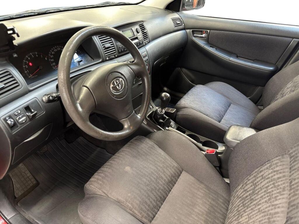 Toyota Corolla 2004 Punainen