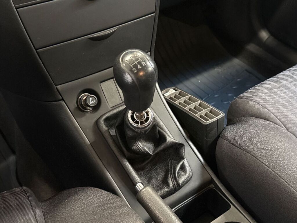 Toyota Corolla 2004 Punainen