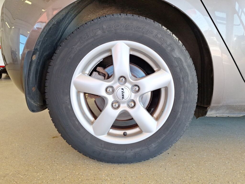 Kia Venga 2012 Ruskea (beige)