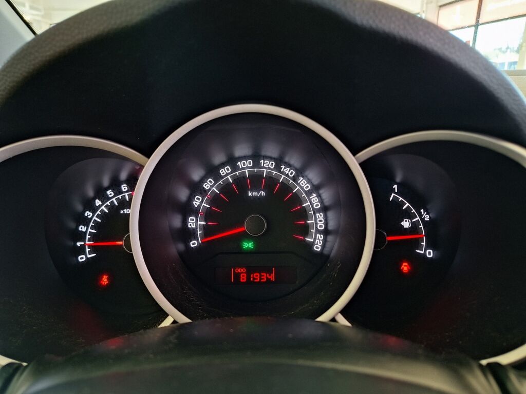 Kia Venga 2012 Ruskea (beige)