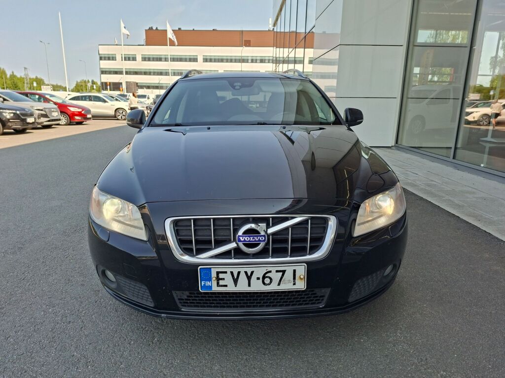 Volvo V70 2012 Musta