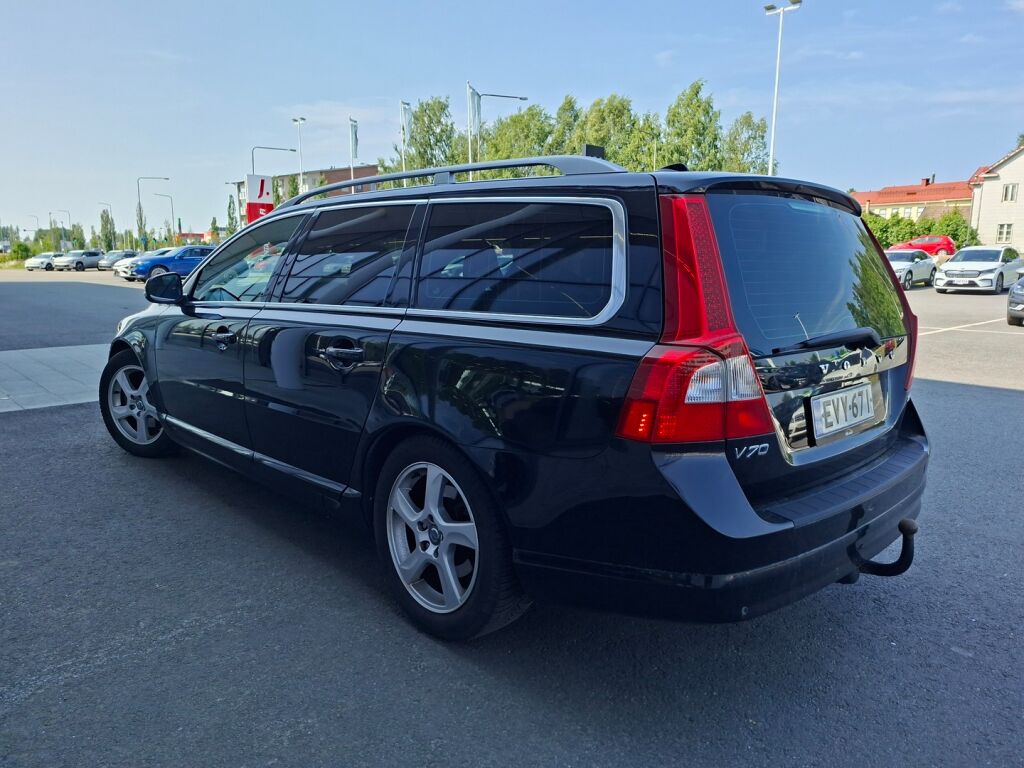 Volvo V70 2012 Musta