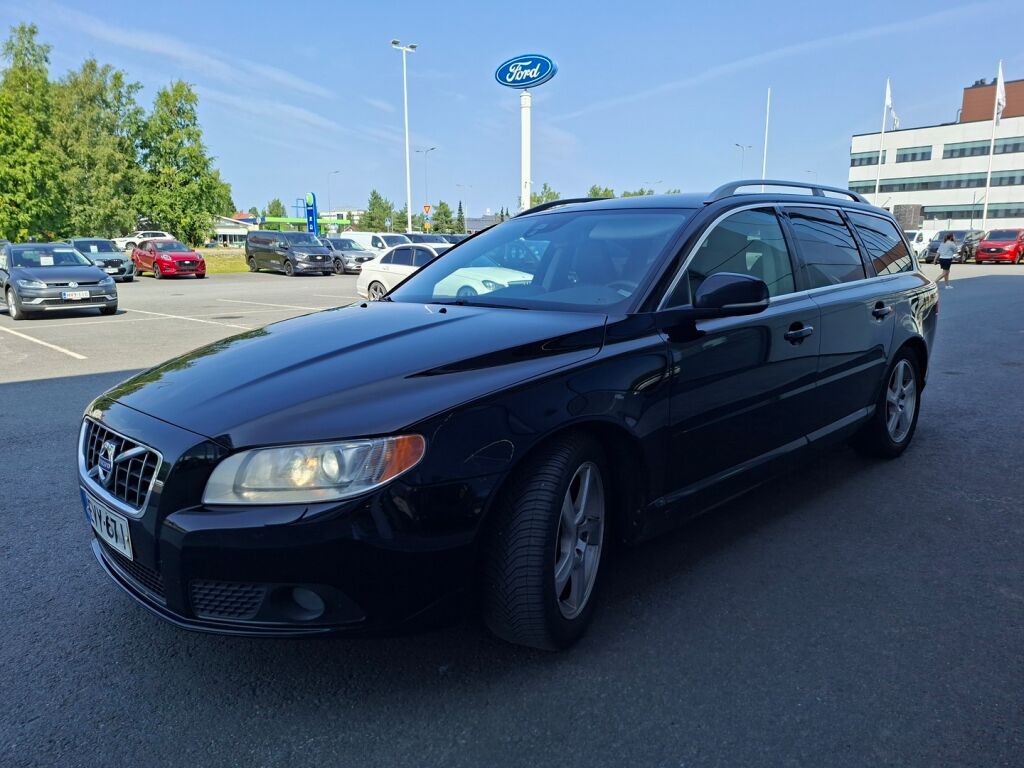 Volvo V70 2012 Musta