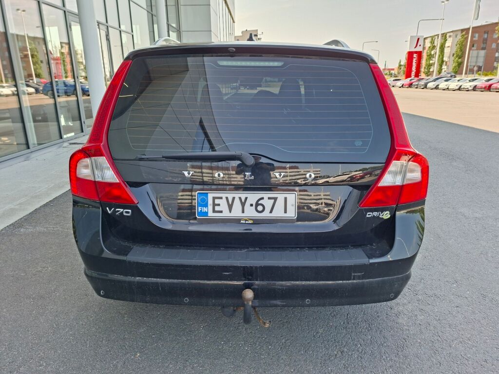 Volvo V70 2012 Musta