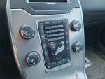 Volvo V70 2012 Musta