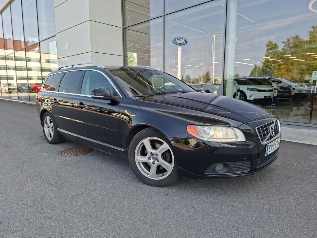 Volvo V70 2012 Musta