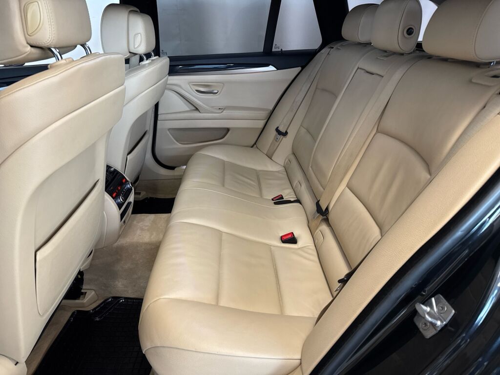 BMW 520 2013 Musta