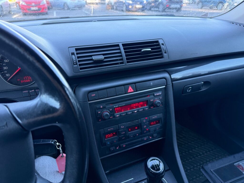 Audi A4 2004 Punainen
