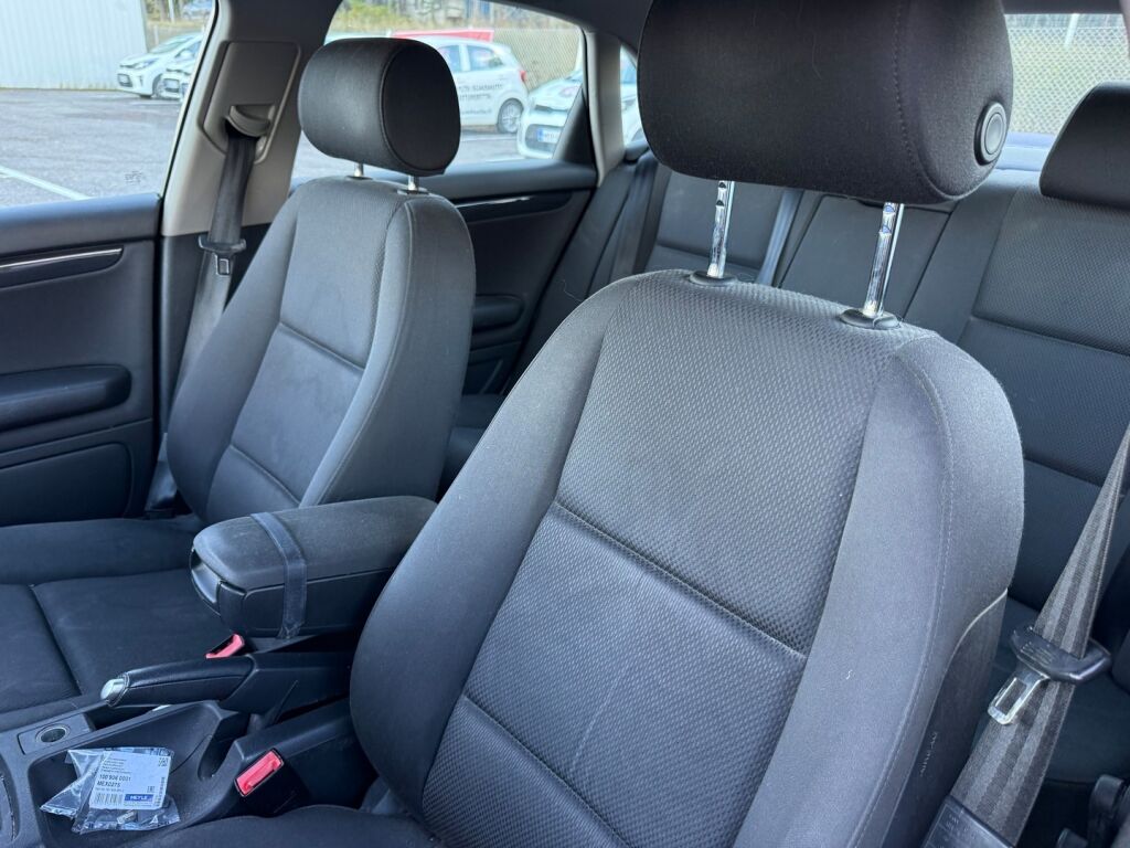 Audi A4 2004 Punainen