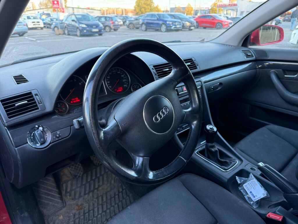 Audi A4 2004 Punainen