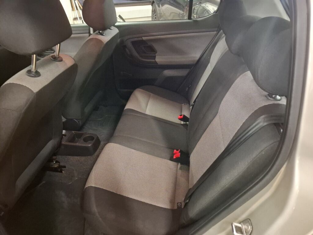 Skoda Fabia 2009 Ruskea (beige)