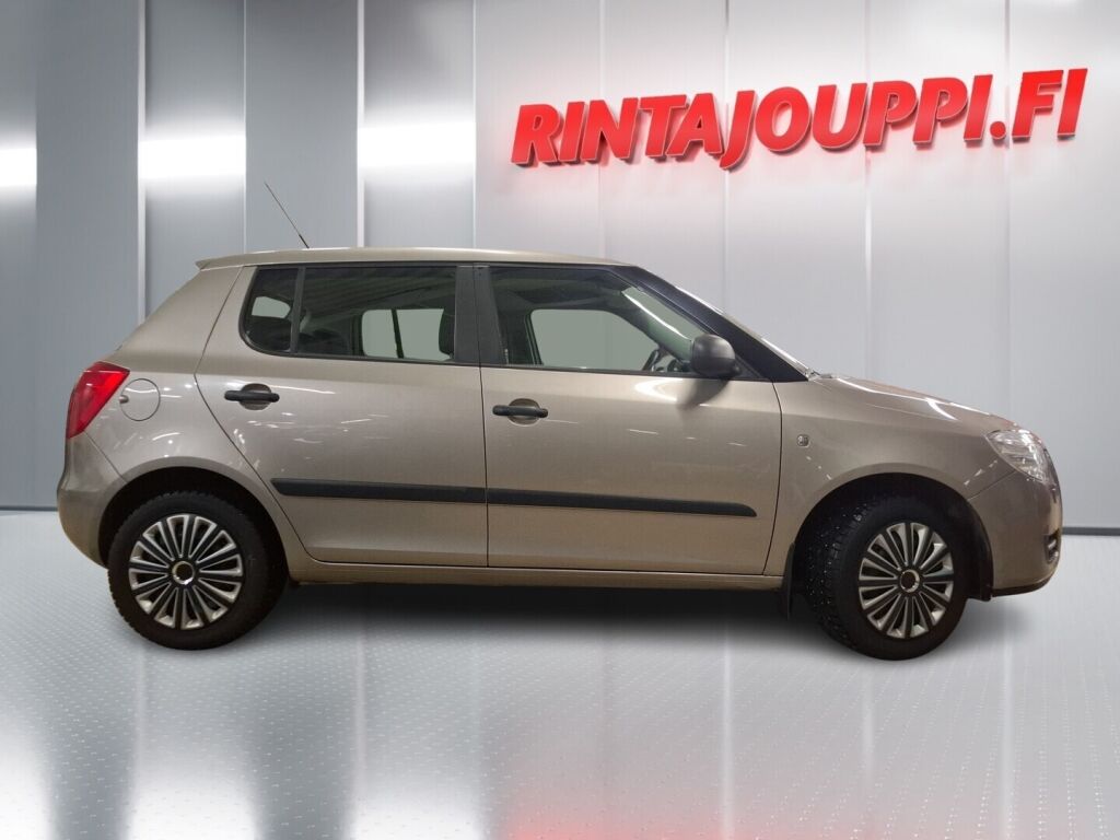 Skoda Fabia 2009 Ruskea (beige)