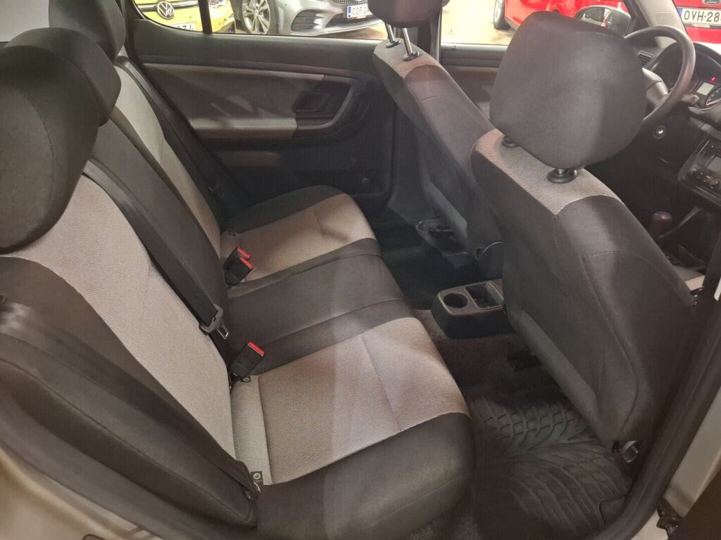 Skoda Fabia 2009 Ruskea (beige)