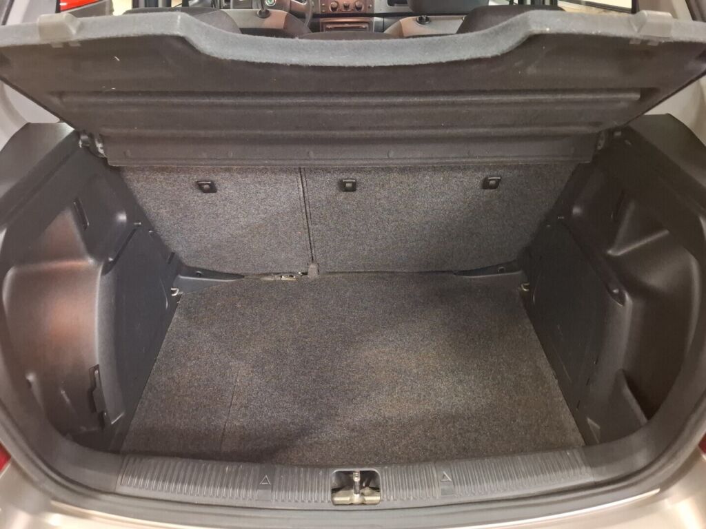 Skoda Fabia 2009 Ruskea (beige)