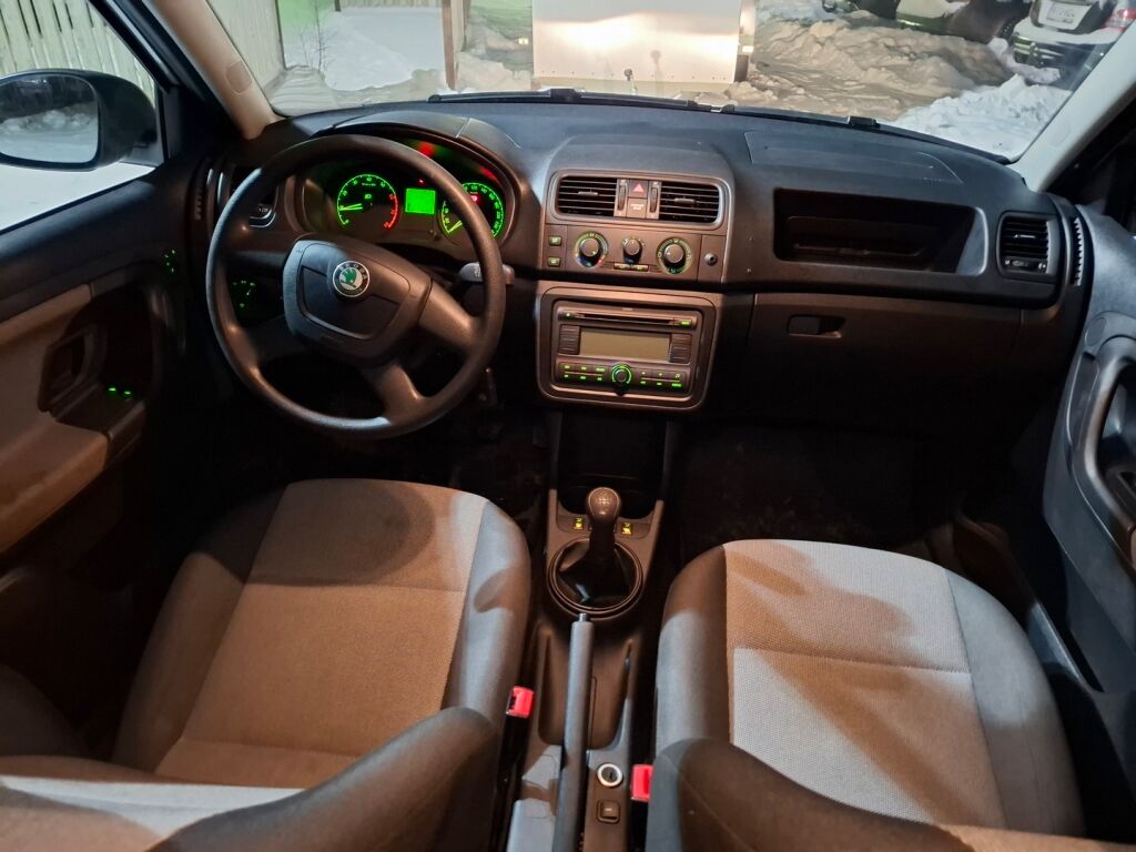 Skoda Fabia 2009 Ruskea (beige)