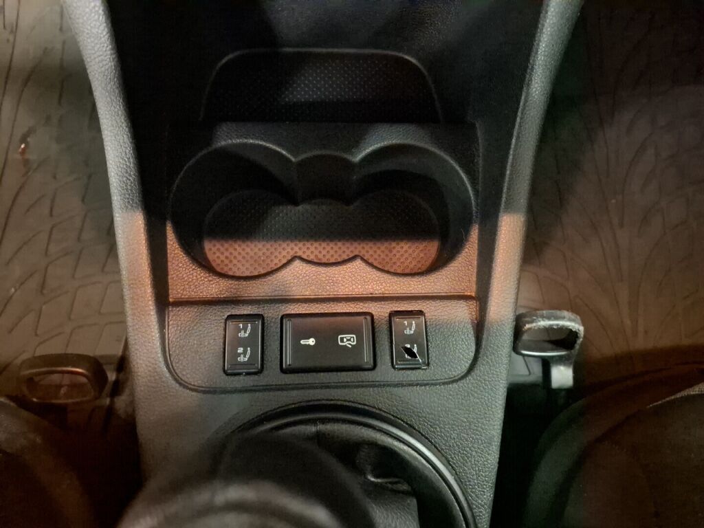 Skoda Fabia 2009 Ruskea (beige)