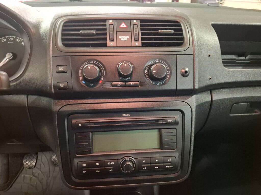 Skoda Fabia 2009 Ruskea (beige)