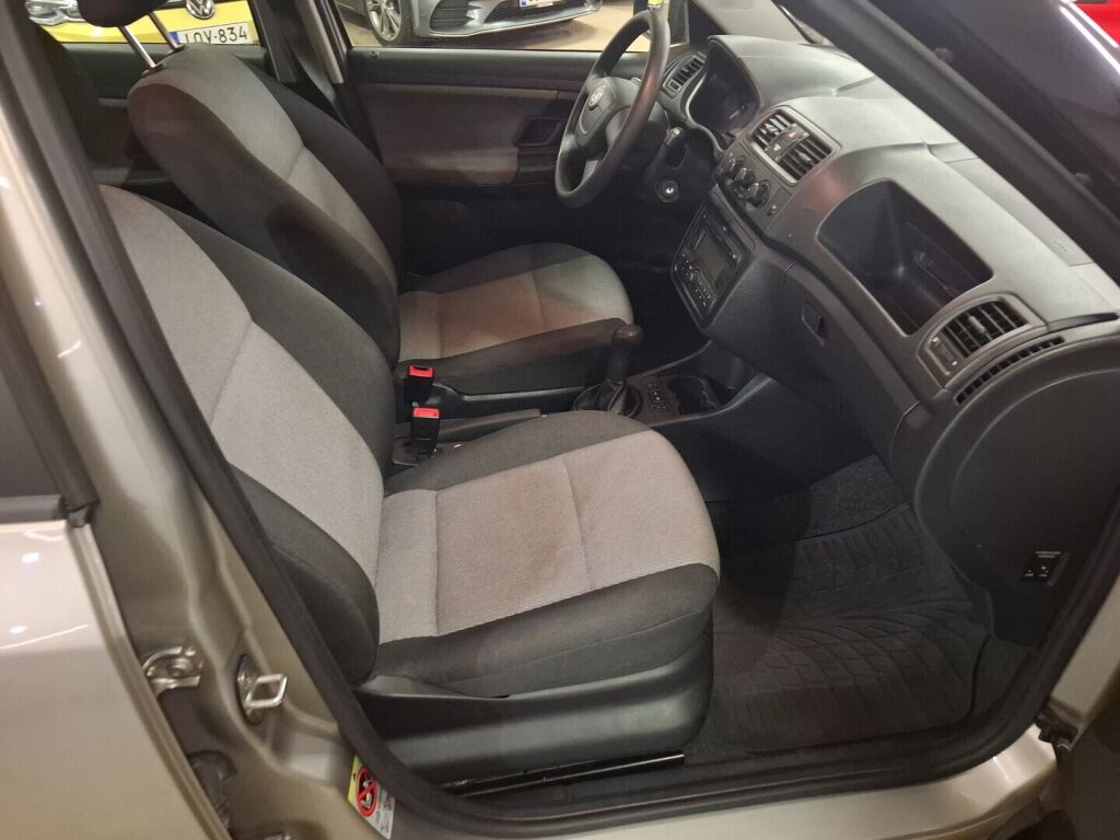 Skoda Fabia 2009 Ruskea (beige)