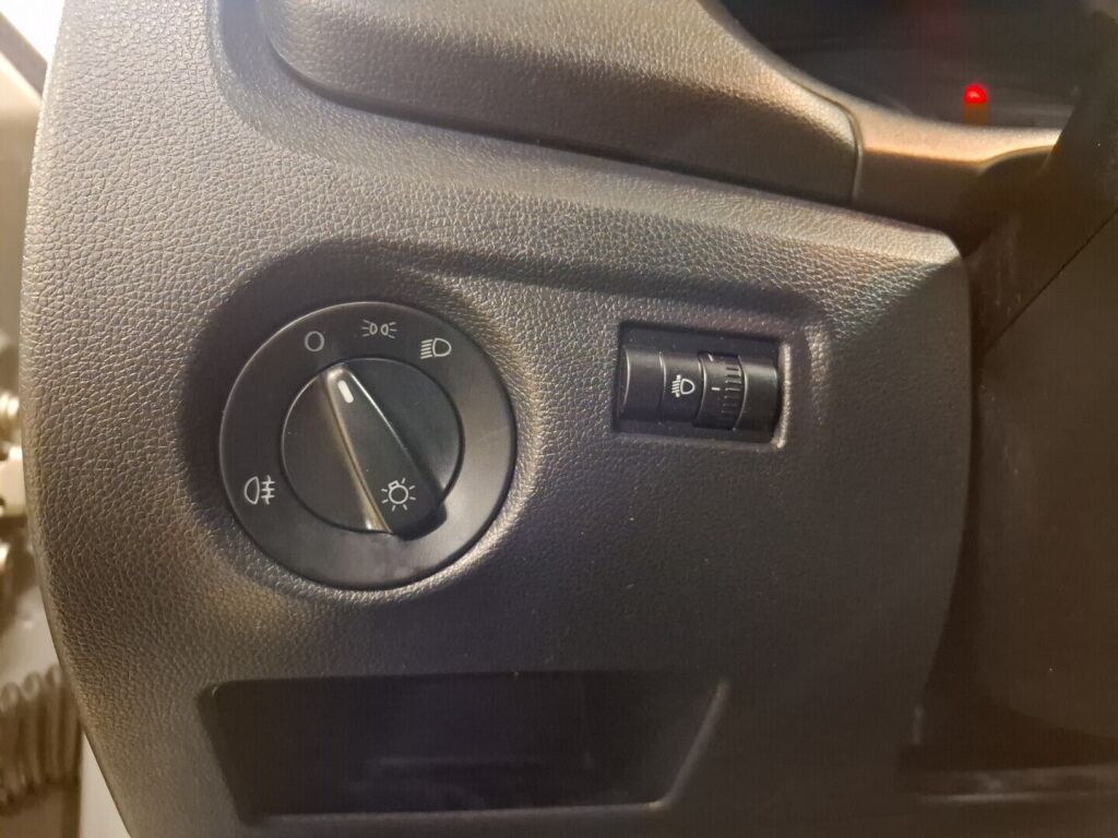 Skoda Fabia 2009 Ruskea (beige)