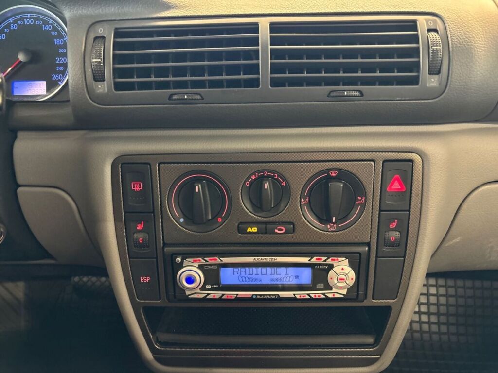 Volkswagen Passat Variant 2004 Harmaa