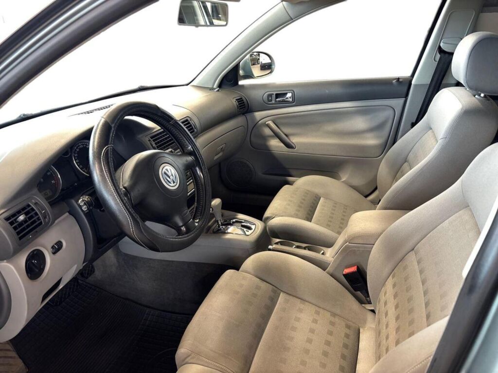 Volkswagen Passat Variant 2004 Harmaa