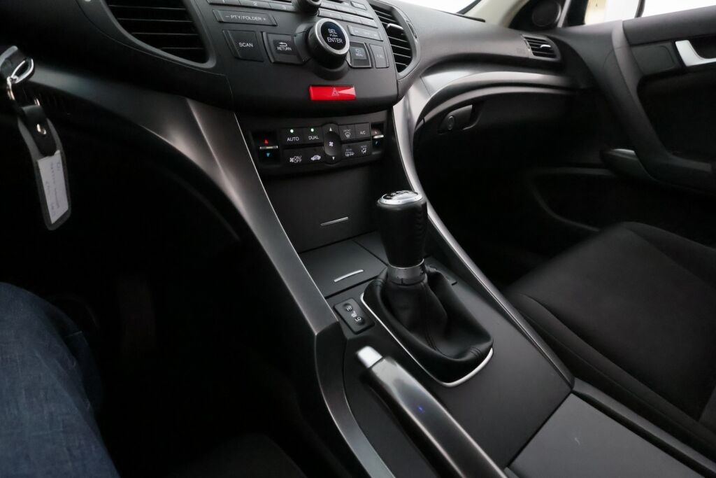 Honda Accord 2013 Musta