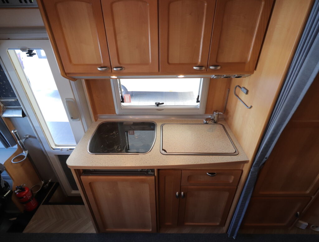 Bürstner I 647 ELEGANCE 2001 Valkoinen