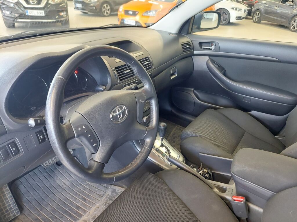Toyota Avensis 2005 Musta