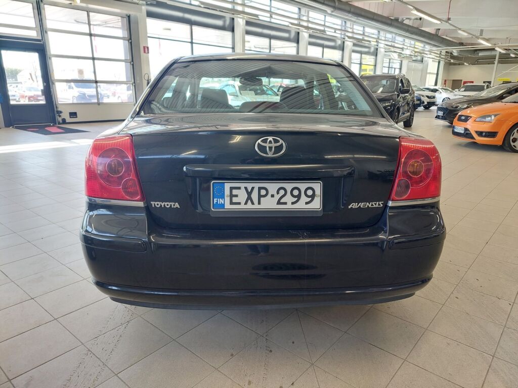 Toyota Avensis 2005 Musta