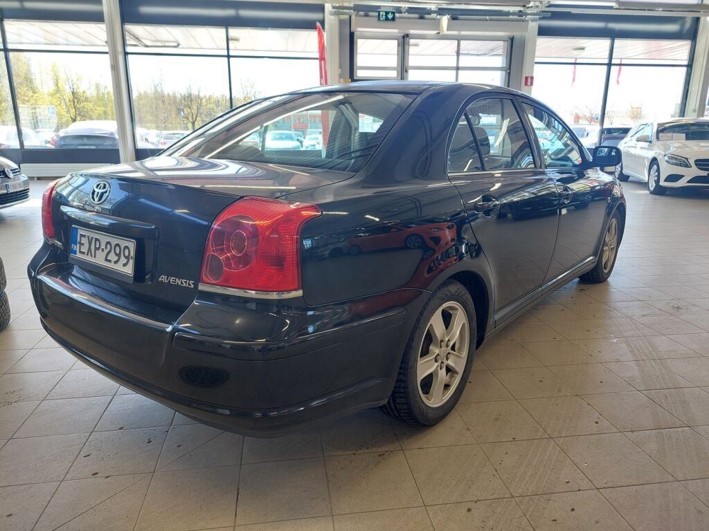 Toyota Avensis 2005 Musta
