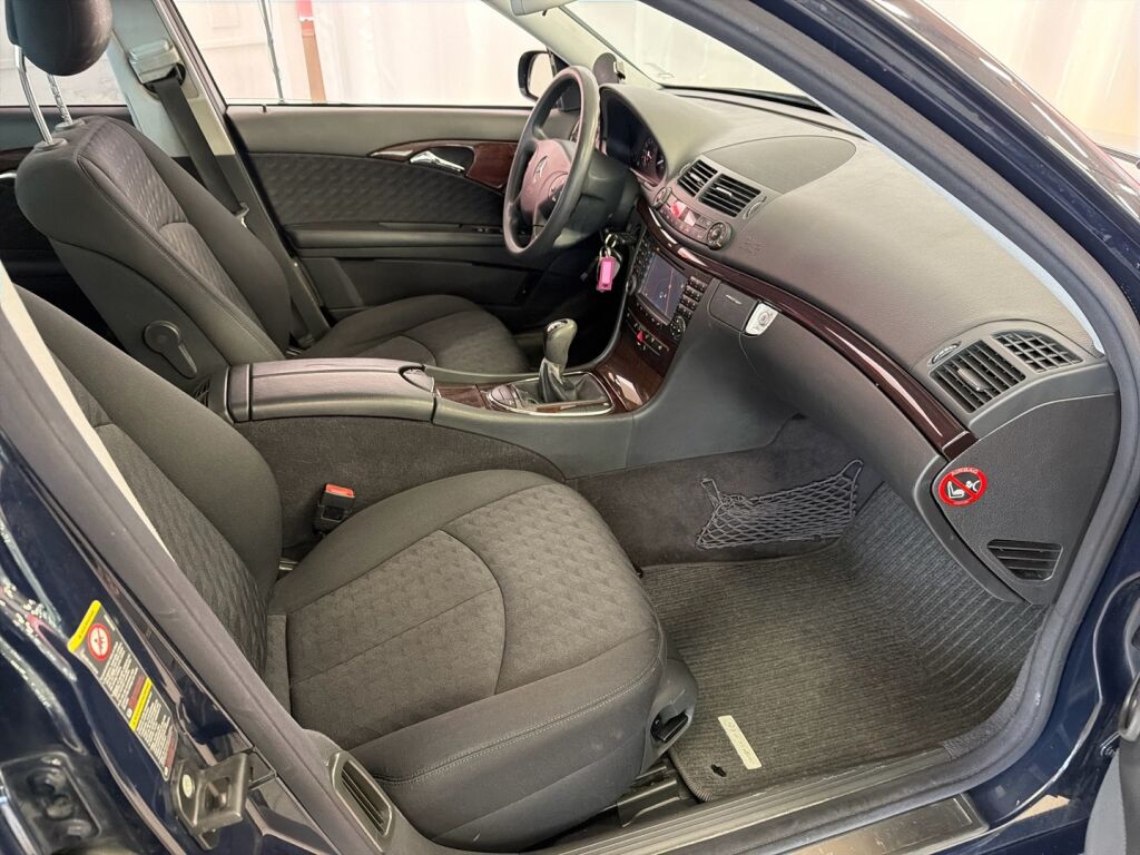 Mercedes-Benz E 2005 Sininen